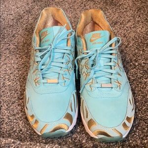 Women’s Nike Air Max PRS